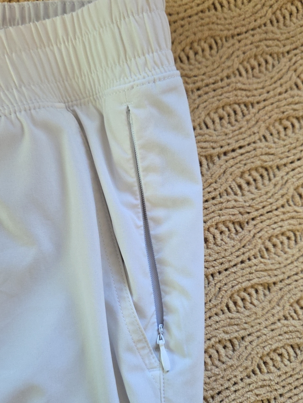 Rhone Mako Tech 7" White Shorts - Size L - Picture 8 of 11